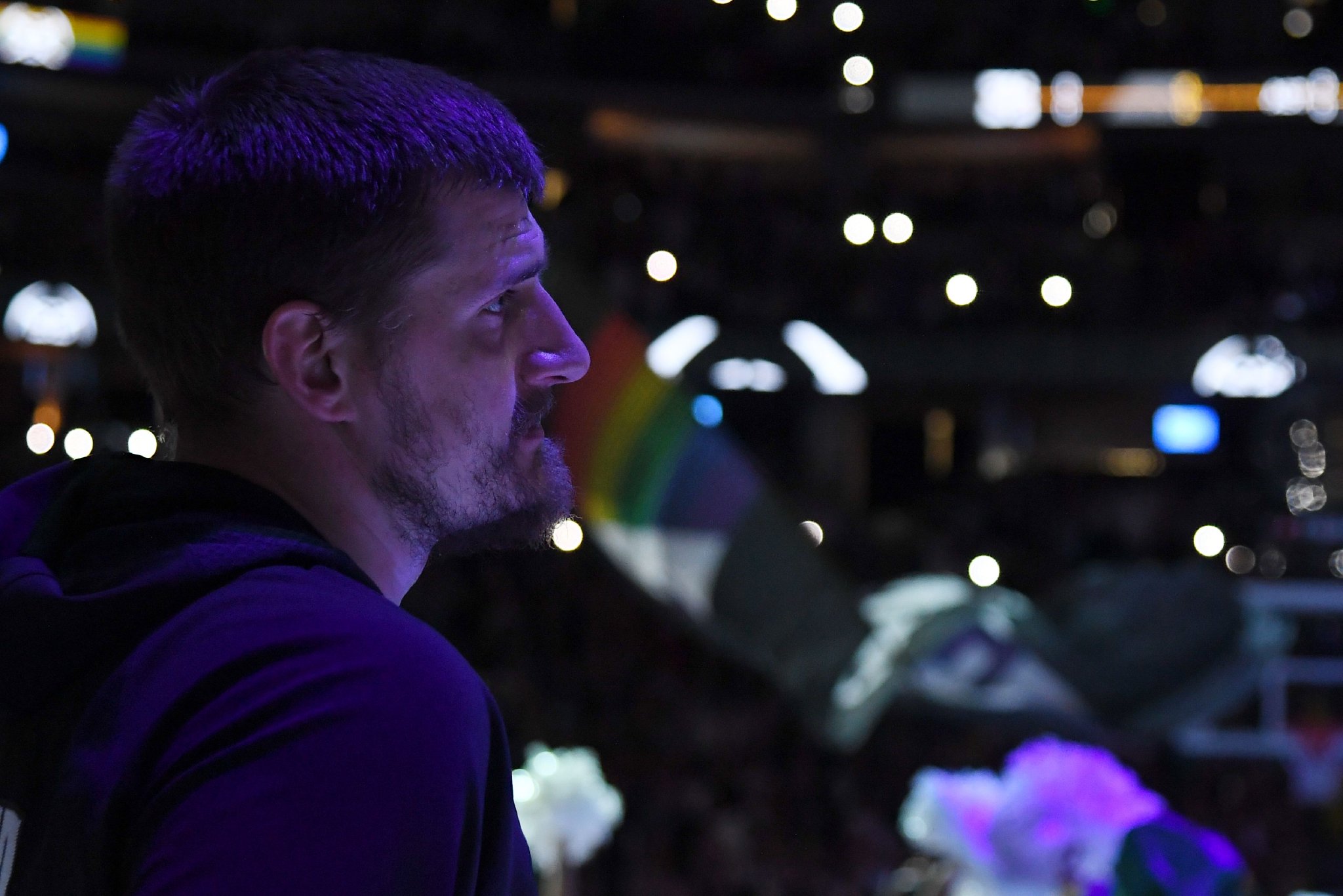 解说：进攻端的约基奇拥有十八般武艺 包夹与否他都有解决办法