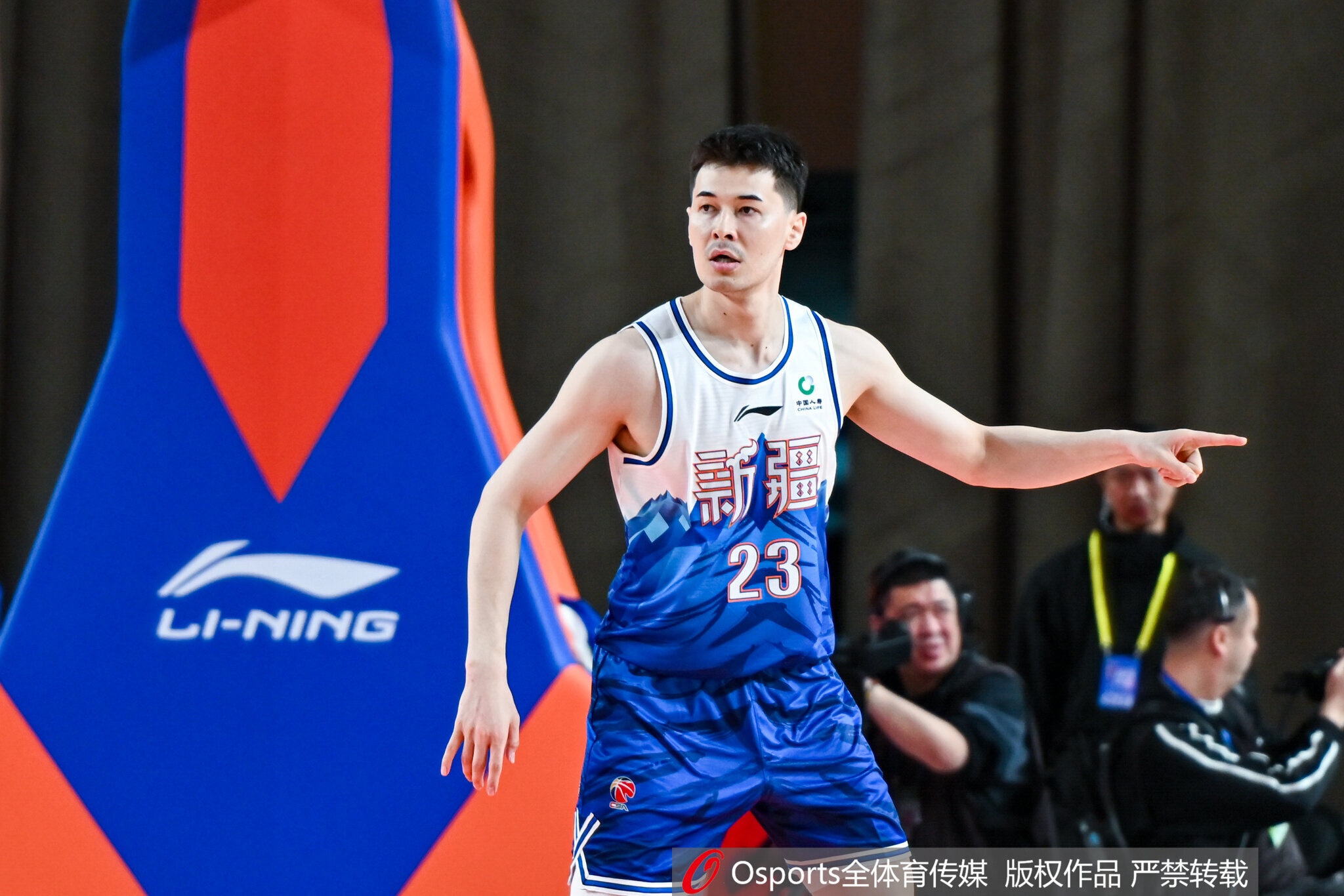 媒体人：新疆4连败场均输23.8分 今天输山东20分都是输最少的了