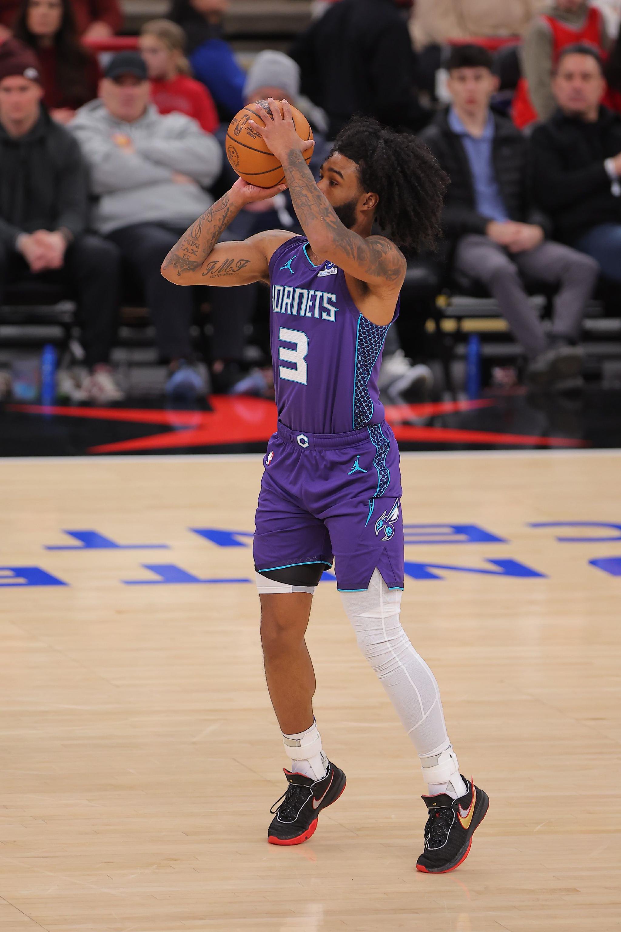 板凳匪徒！科比·怀特最近5场场均21.6分4.6板3.6助3.4记三分