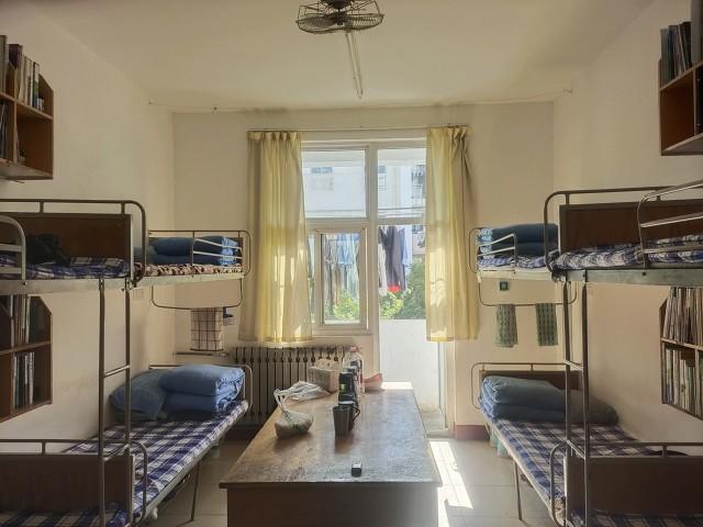 多地明确“高校逐步取消8人间”：扩招后有高校“6改8”，发改委曾发文鼓励本科4人间