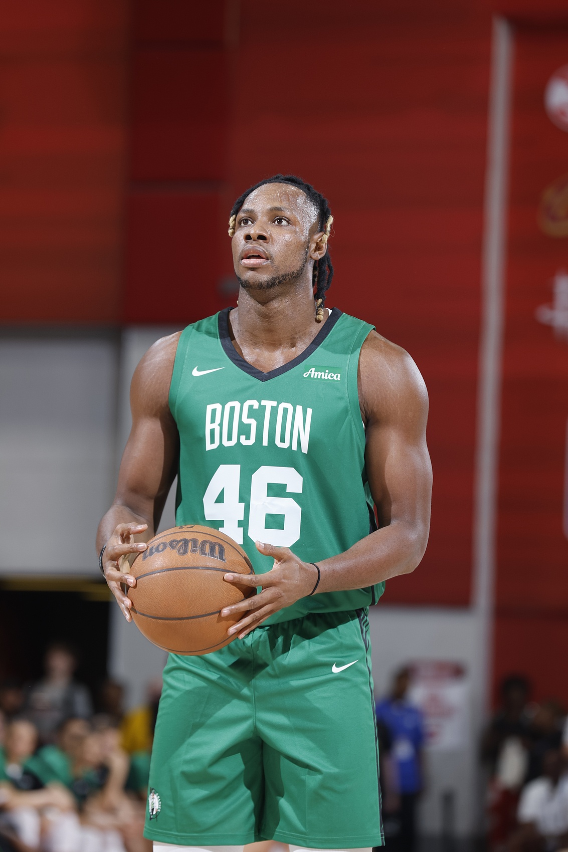 队记：凯尔特人和中锋查尔斯·贝西签下第二份10天短合同