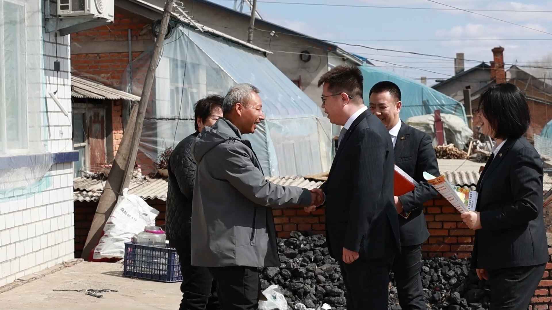 哈尔滨银行绥化望奎支行为客户发放贷款