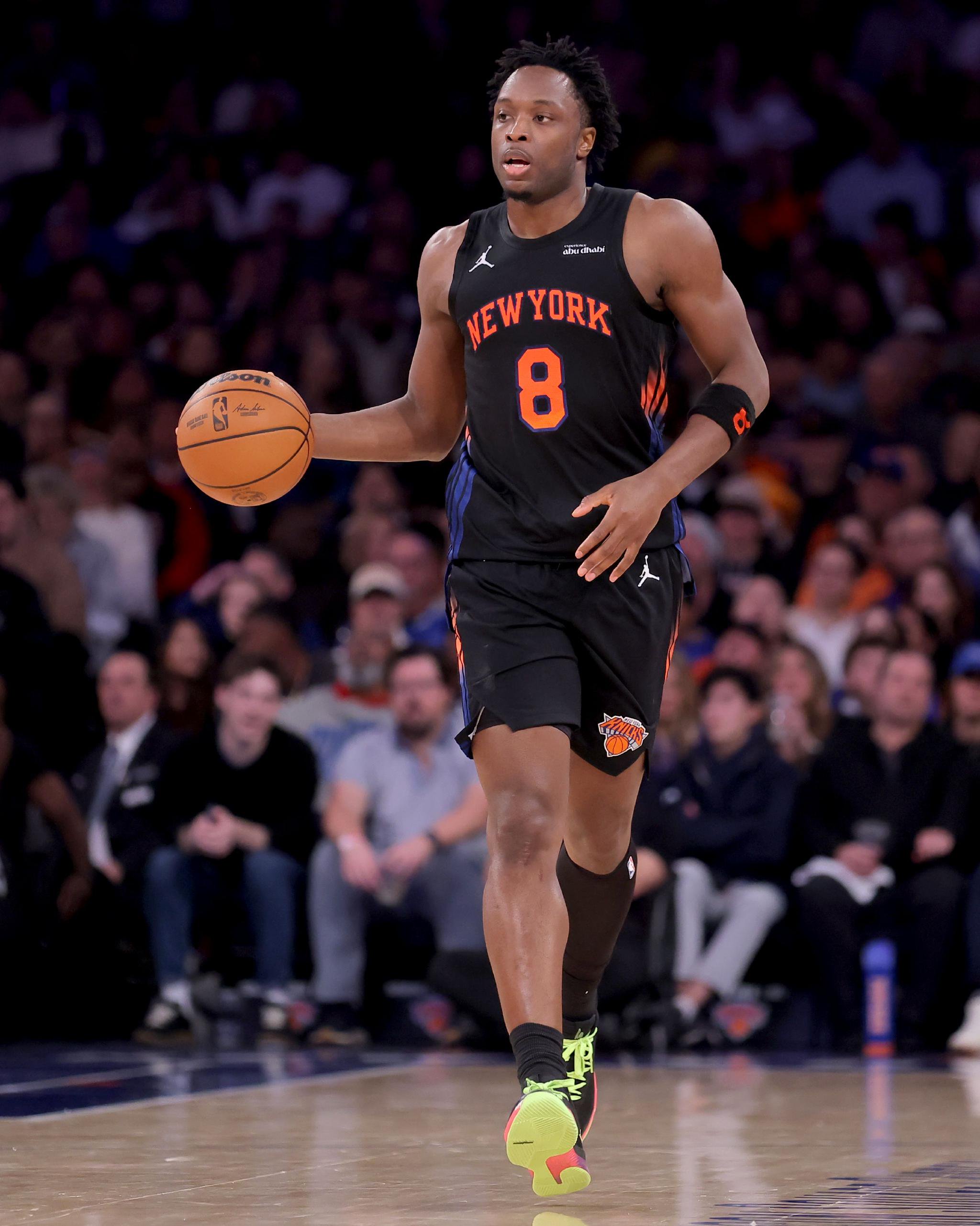 攻防一体！阿努诺比半场10中6&三分8中4砍下18分3板4助2断1帽