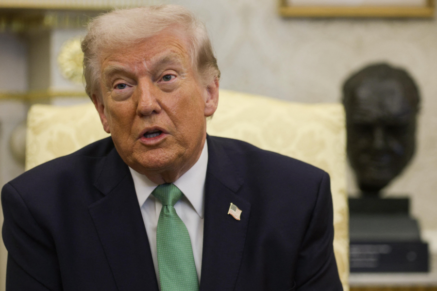 美总统顾问称特朗普“一边准备谈判一边握拳”