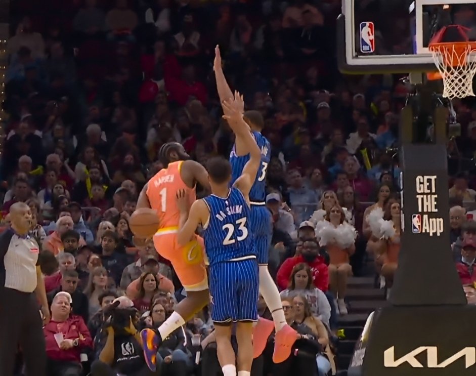 斯特鲁斯谈哈登背传：太不可思议了 第一反应是我最好把球投进