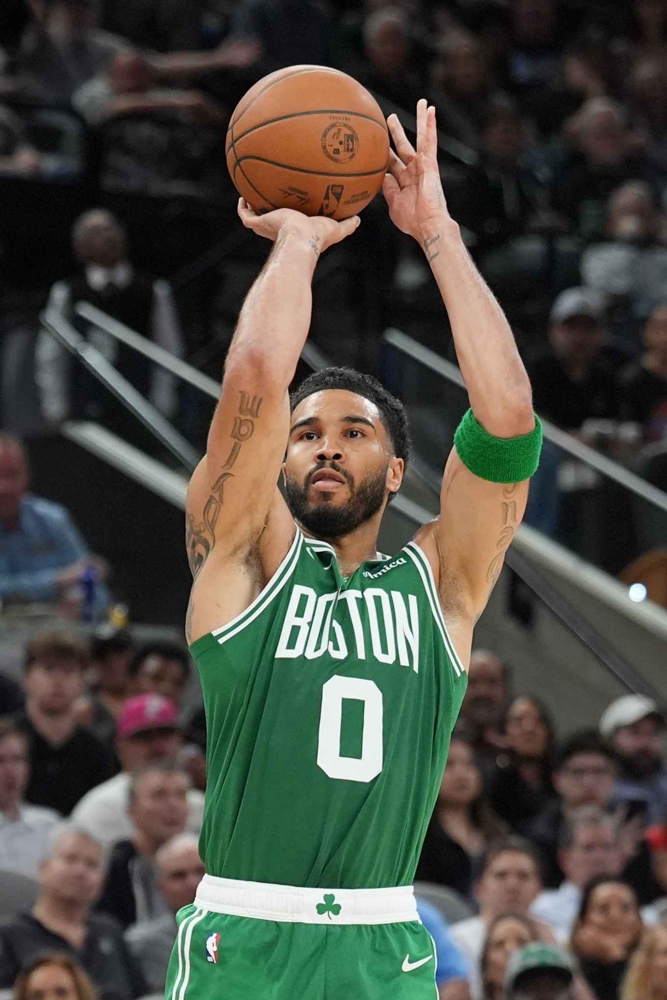 某东部助教：如果塔图姆能减少球权会更好 但我不认为这会发生