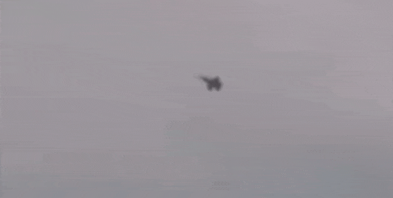 △伊朗方面公布的伊朗军方25日击中好意思军F-18战役机画面