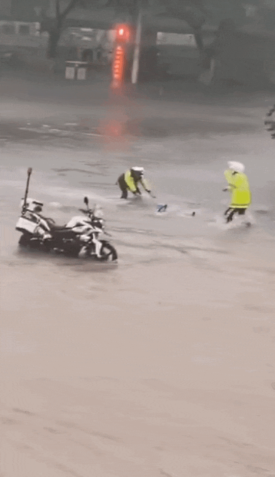 ▲▲▲暴雨天气对大家的出行安全造成较大影响！