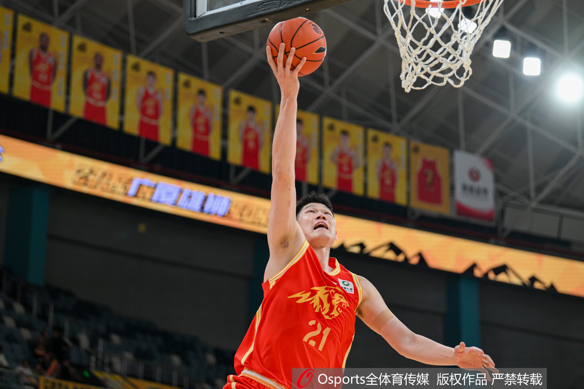 稳得很！胡金秋17中10拿下全队最高23分外加4板2助