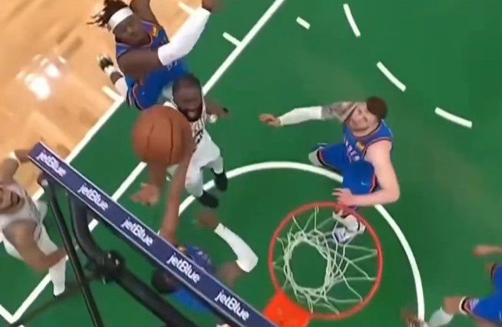 杰伦·布朗吐槽多特：打我头那一下就像爷爷打孙子一样 真烦