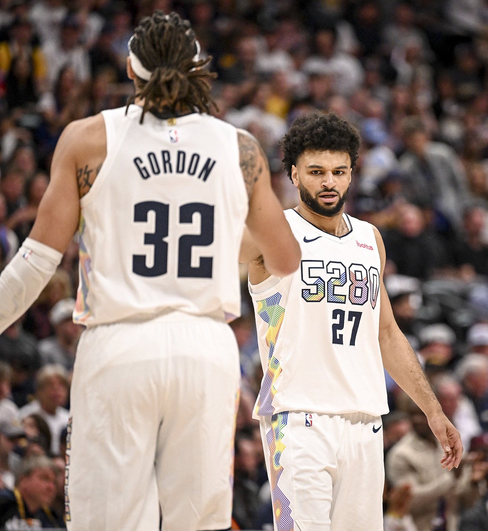 纯分度很高！本赛季不超过6罚球砍50+的球员：穆雷两次、戈登