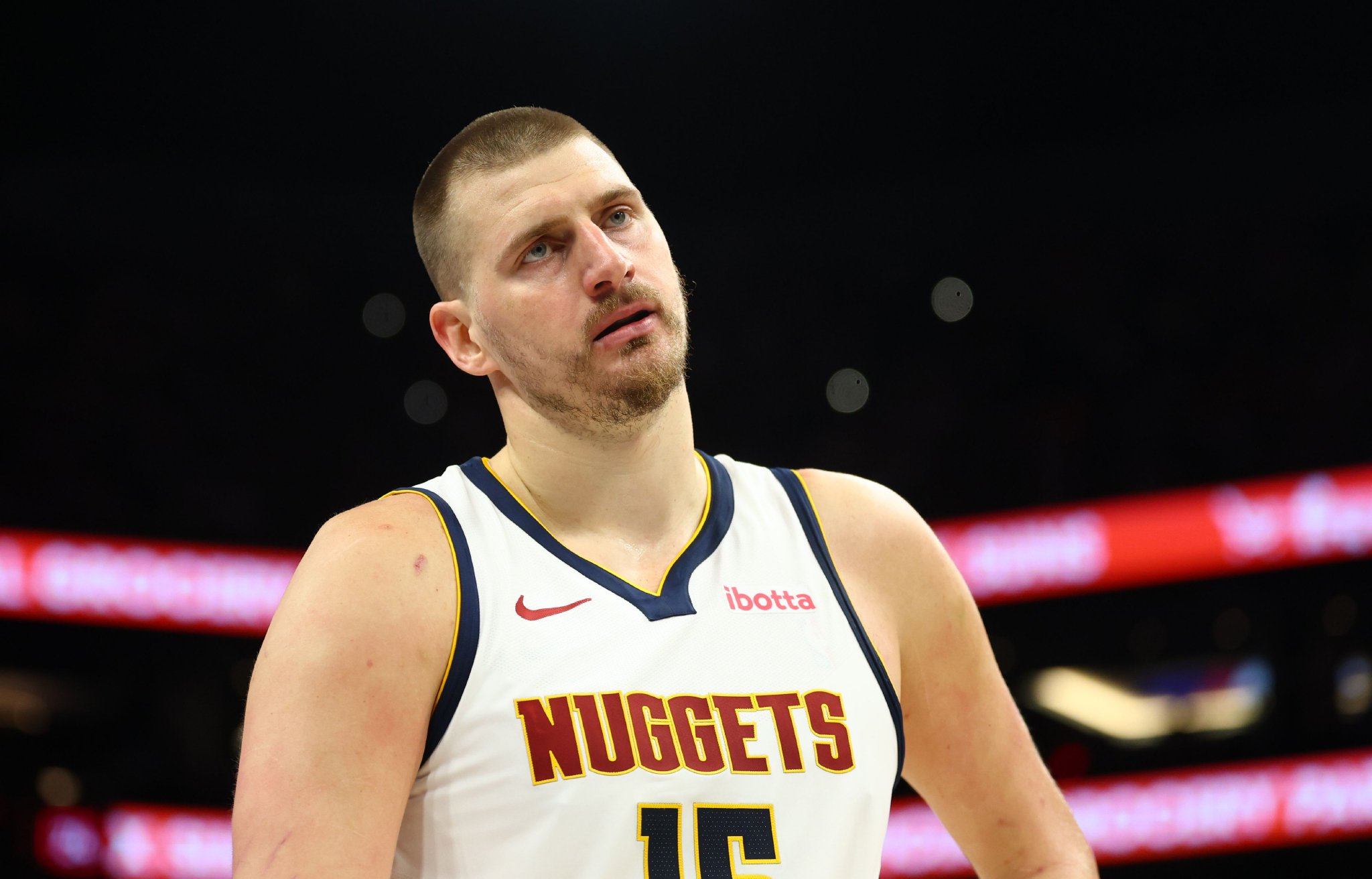 不设防！掘金本场内线失分84分 球队自96-97赛季以来单场最多