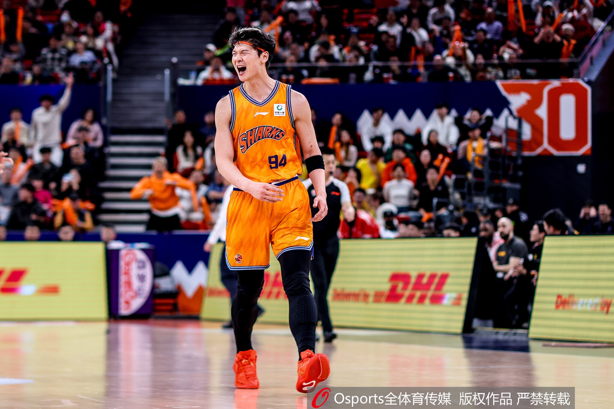 东方体育日报：锁定季后赛名额，上海男篮眼下目标只有一个