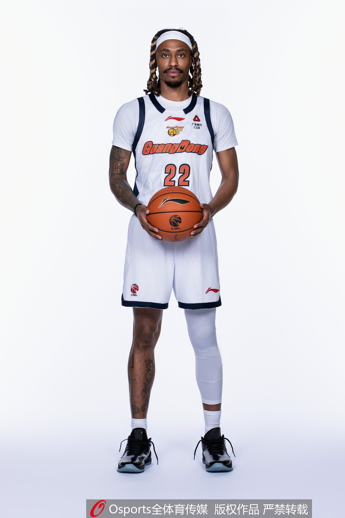 媒体人：广东内线高度不够外线3分不准 麦考尔只会冲筐压根没组织