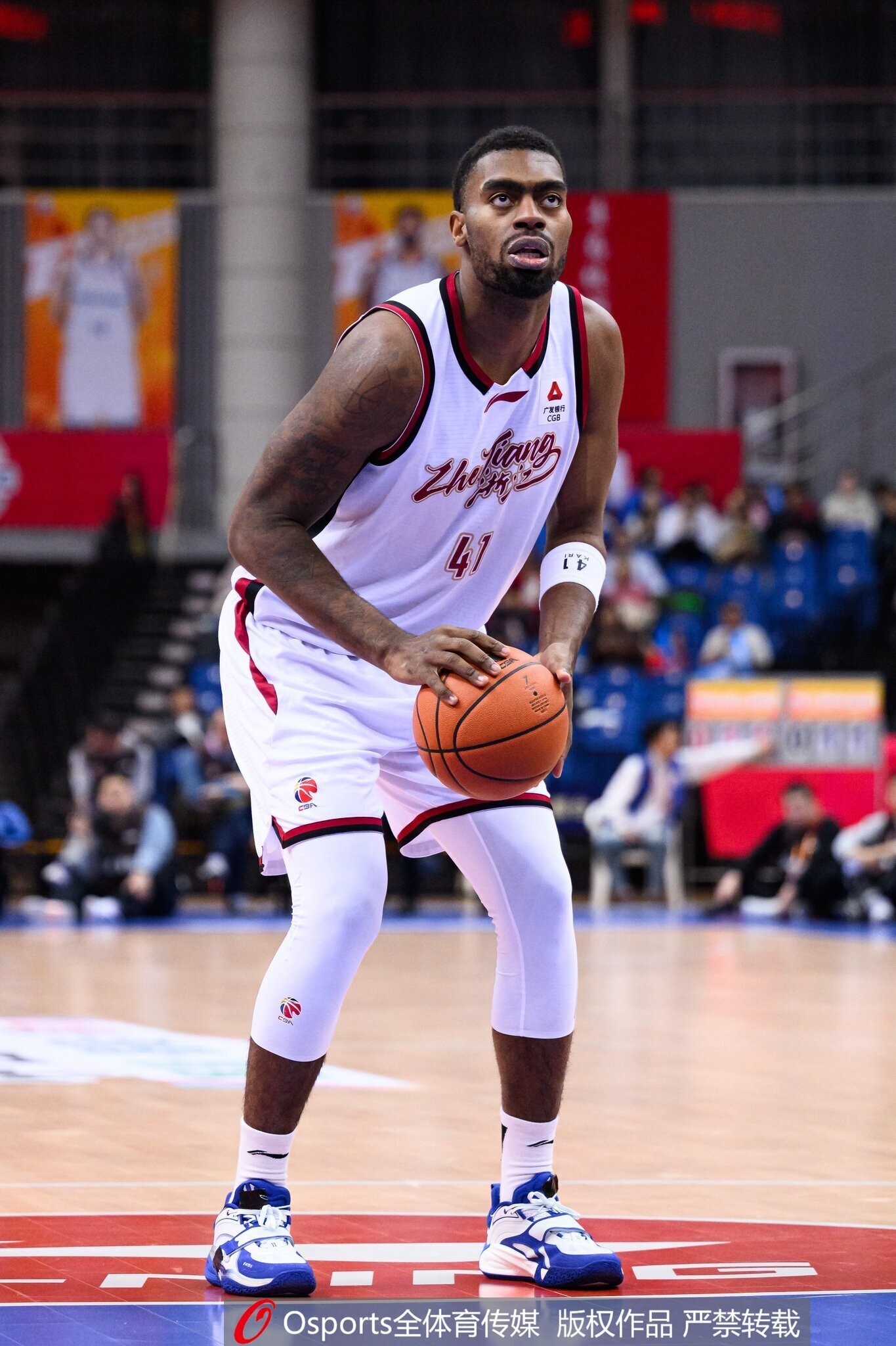 兢兢业业！达卡里·约翰逊拿17分12板 达米安·琼斯得14分6板