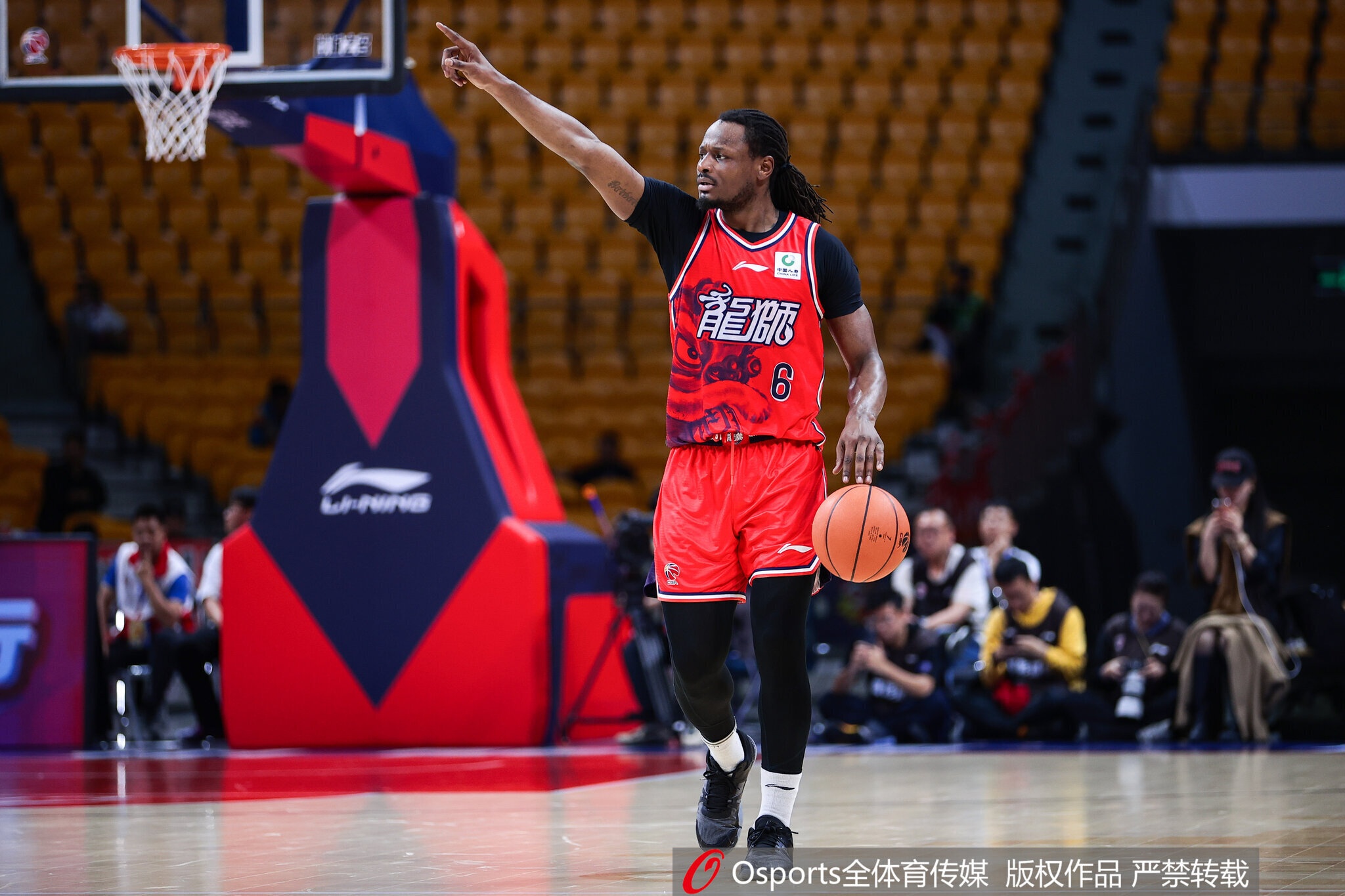 外线有谱！首节广州三分10投6中 命中率高达60%