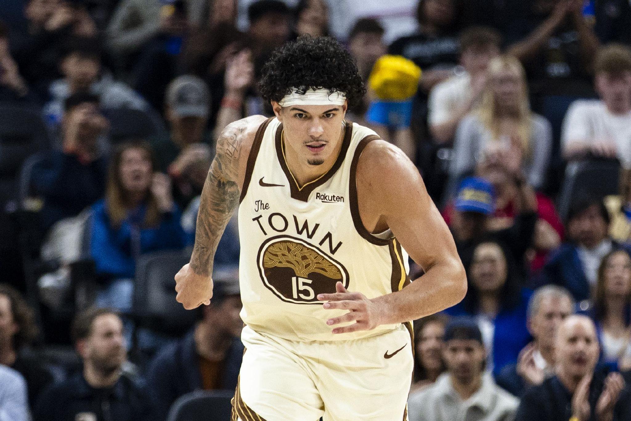 桑托斯：我通过沟通观察&从巴特勒那学到很多 他应对一切轻松自如