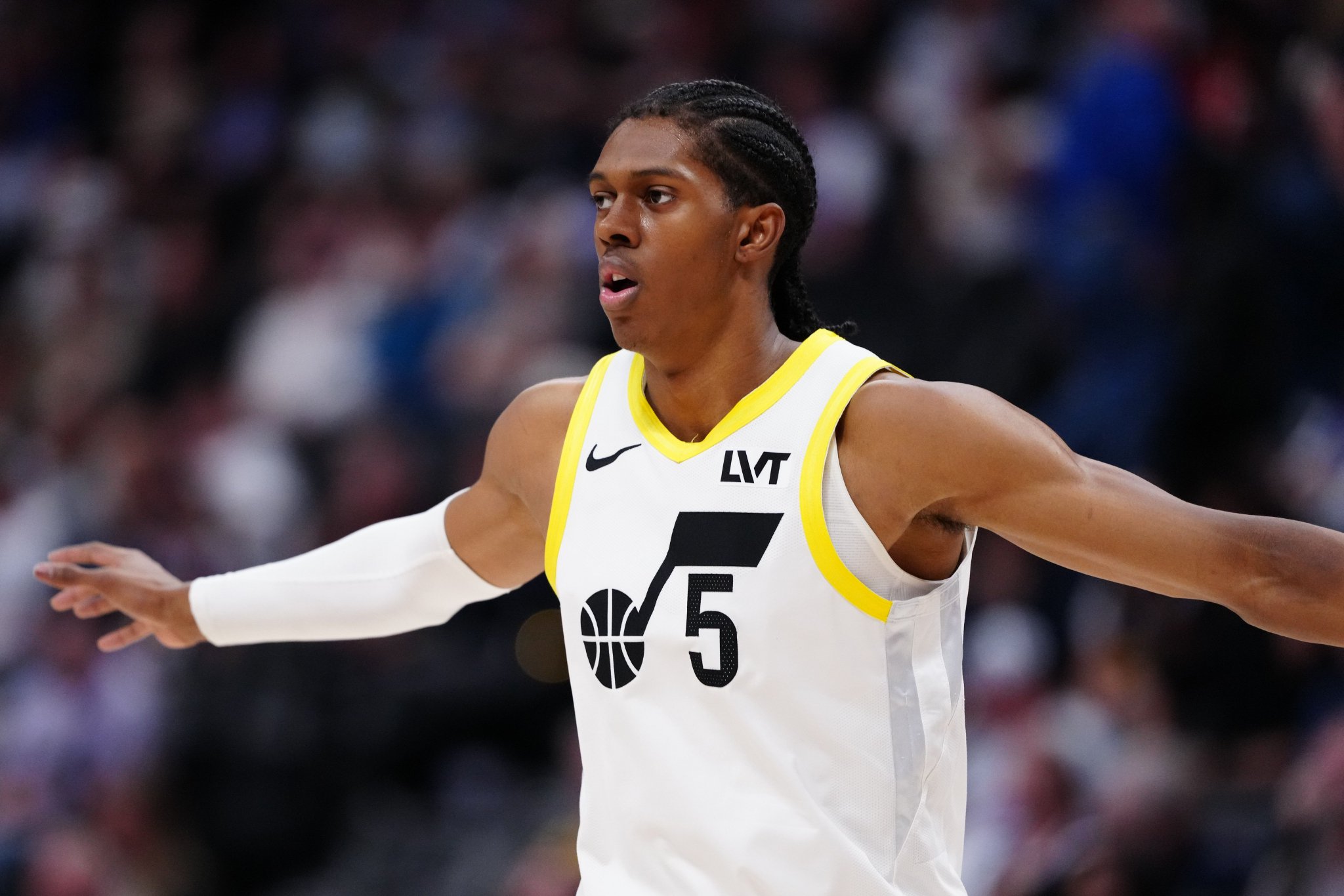 再这么打就臀部紧张！科迪威&菲利波夫斯基合砍49分 关键时刻DNP