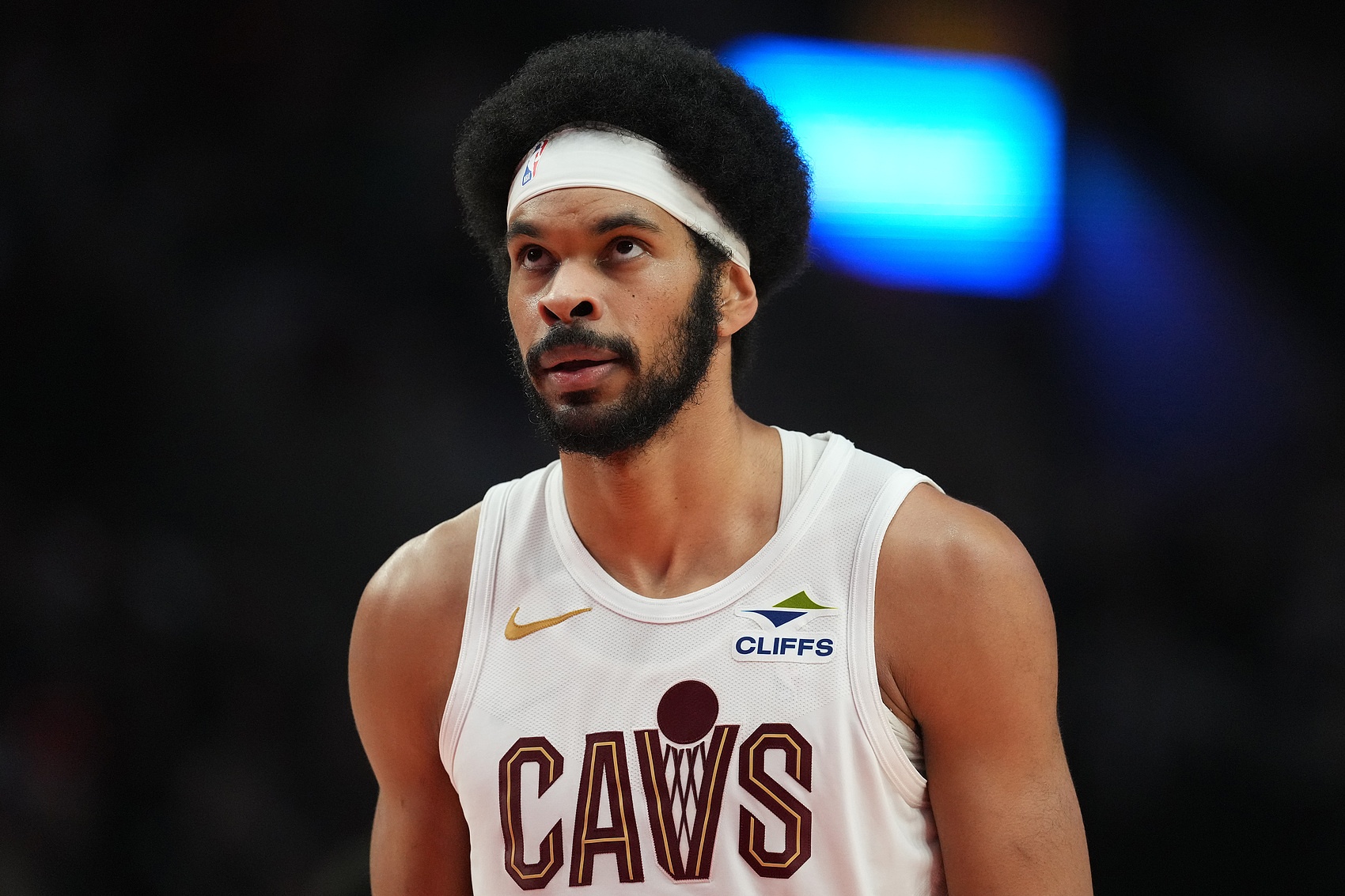 埃利斯：贾勒特·阿伦是我们的内线支柱 他的回归提升了球队防守