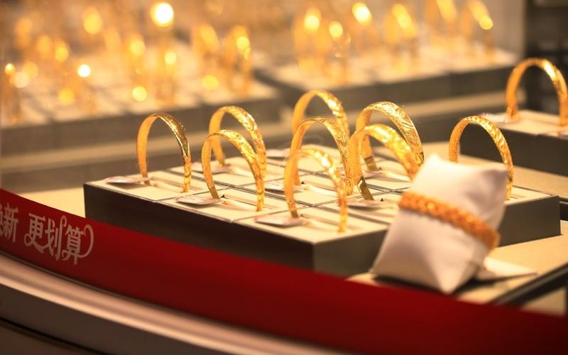 ▲资料图：金店的黄金饰品。图/IC photo