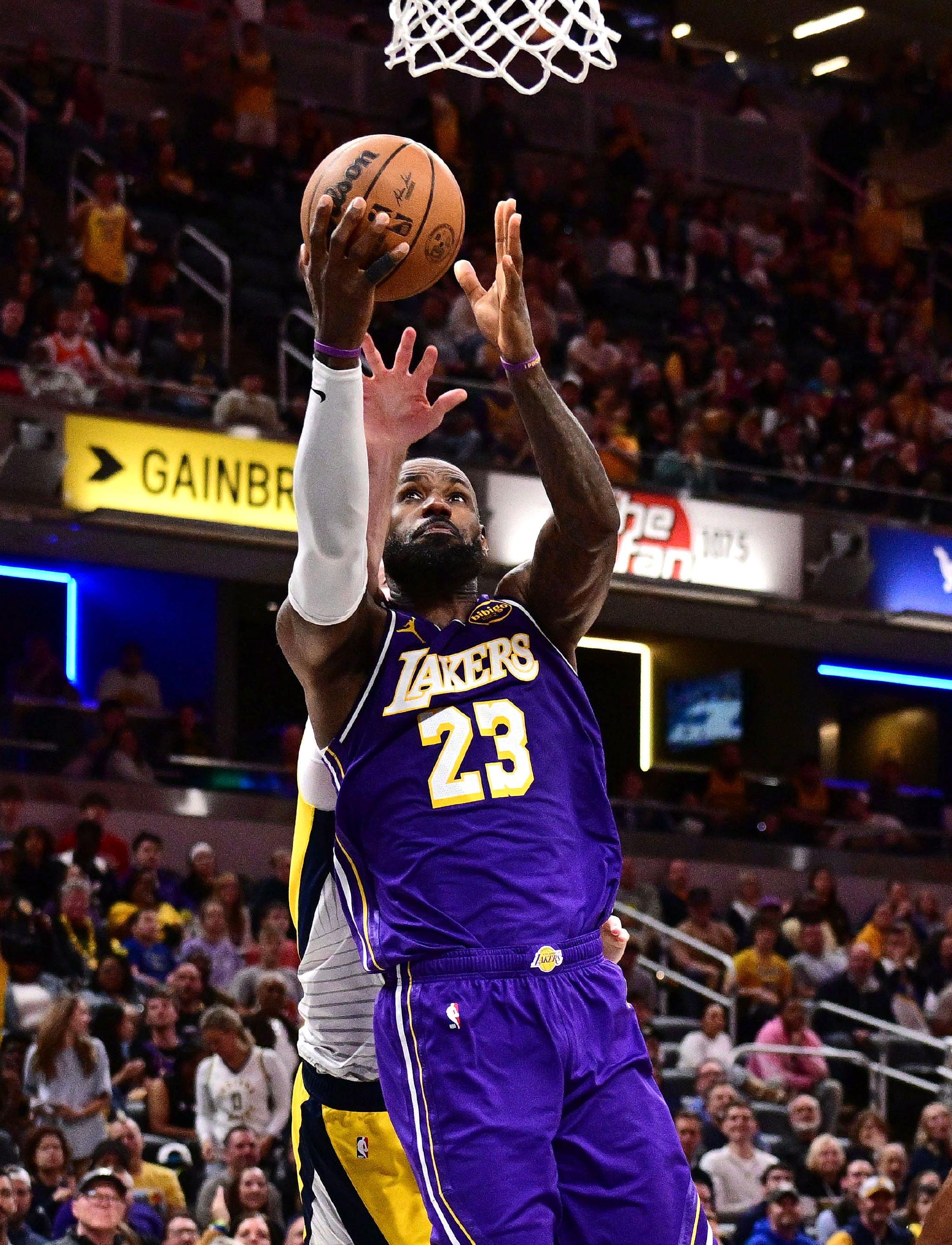 詹姆斯：我们在客场之旅中经历了逆境 我们是一支韧性十足的球队