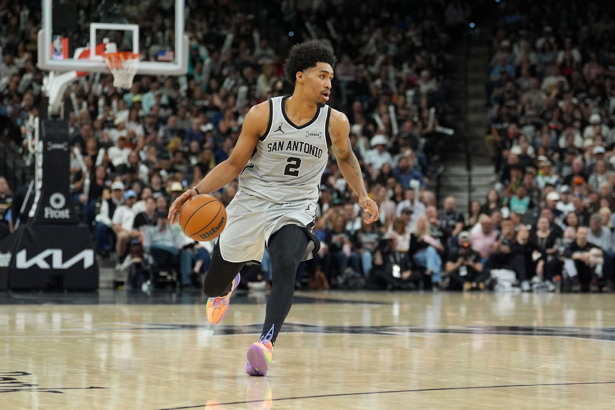 哈珀最近4场场均17.3分3.5板4.3助 投篮命中率65.1% 三分47.1%