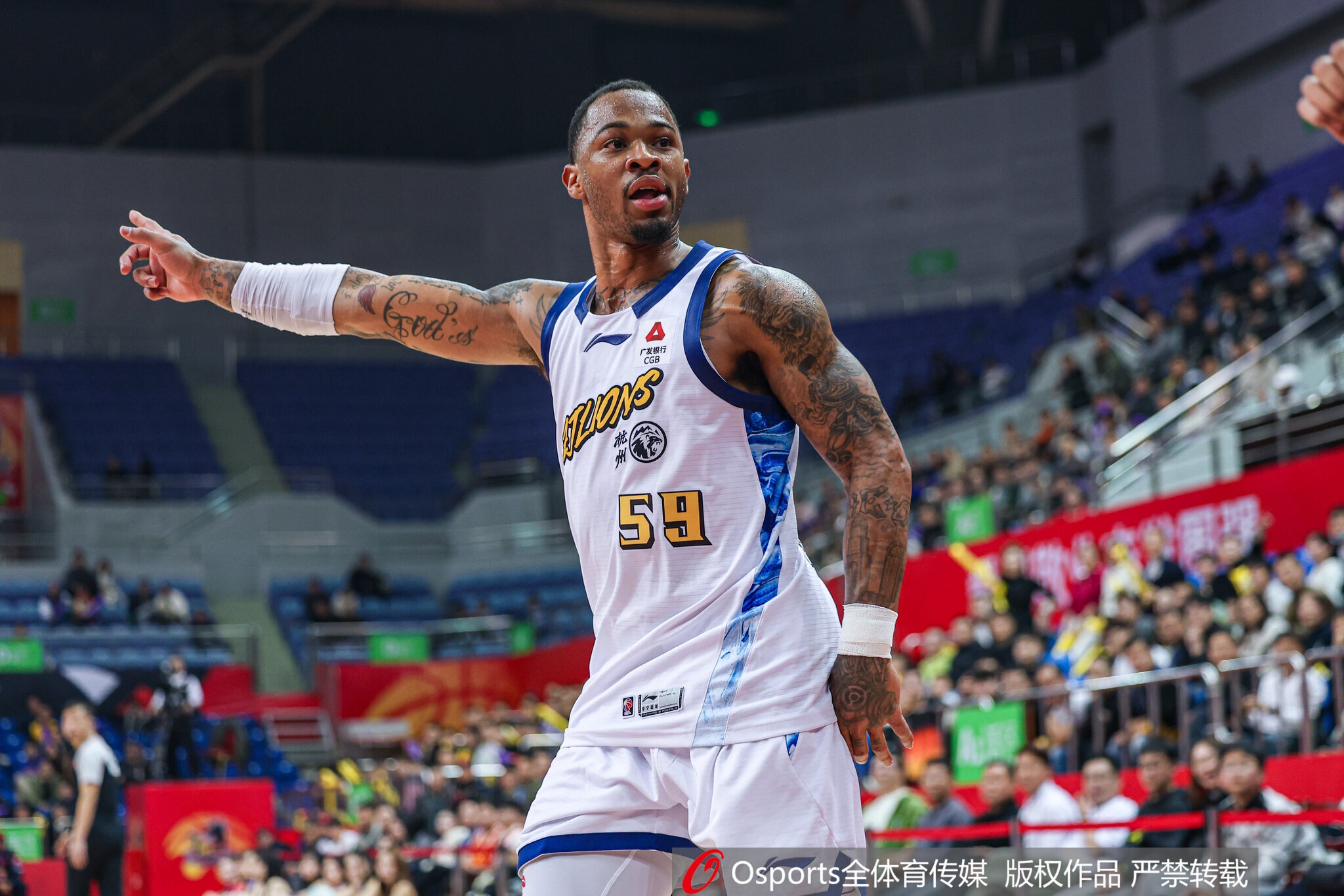 冲击力十足！塔克半场8中7高效砍下22分2板2助1断 正负值+20