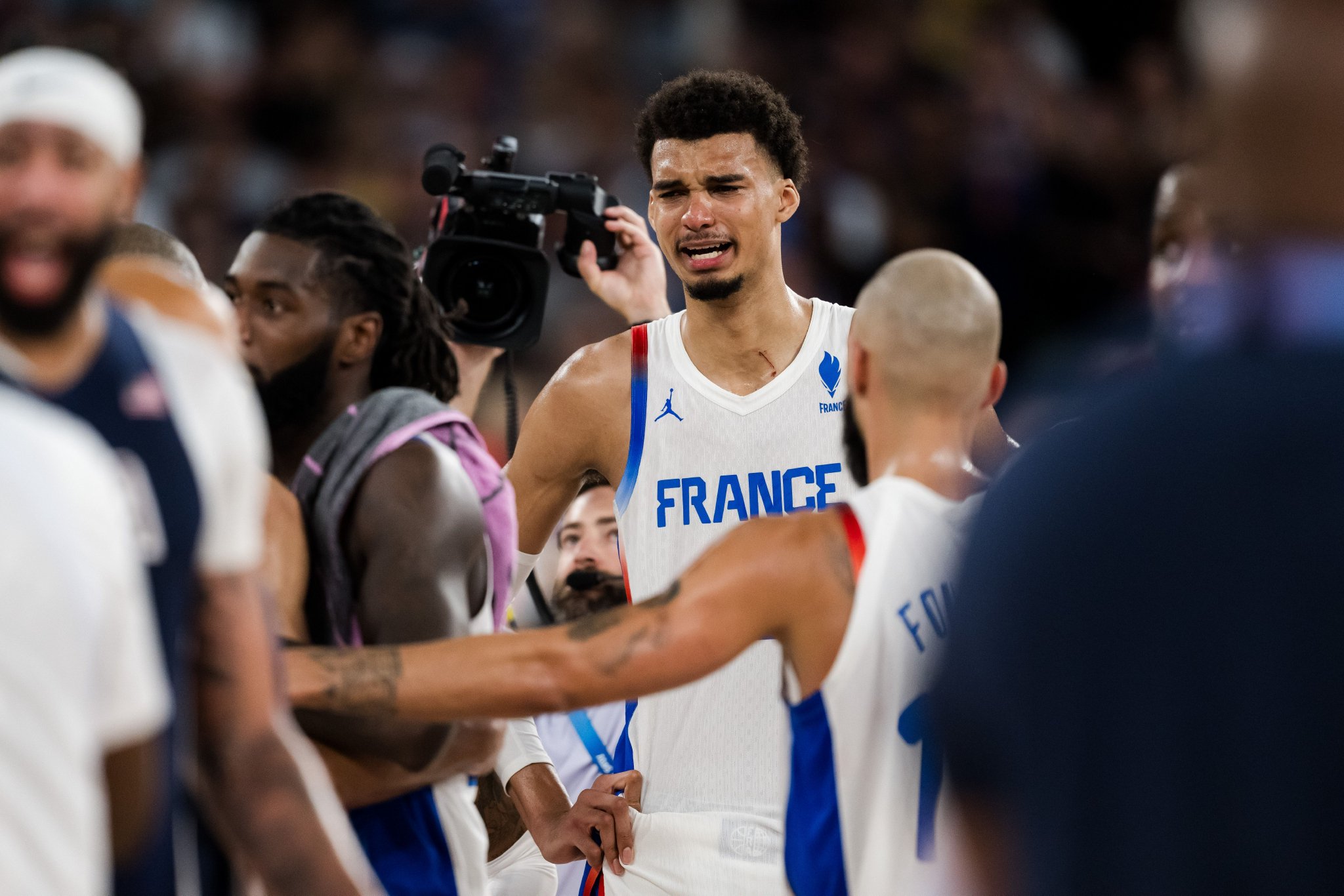 韦德：20岁输给詹杜库拿银牌该很开心 但文班很不爽 他绝对值得粉