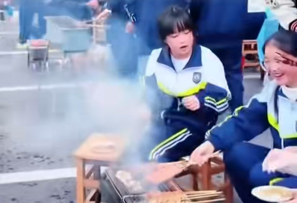 ▲江苏连云港一所学校月考变“月烤”一事引发关注。图/浙江少儿频道