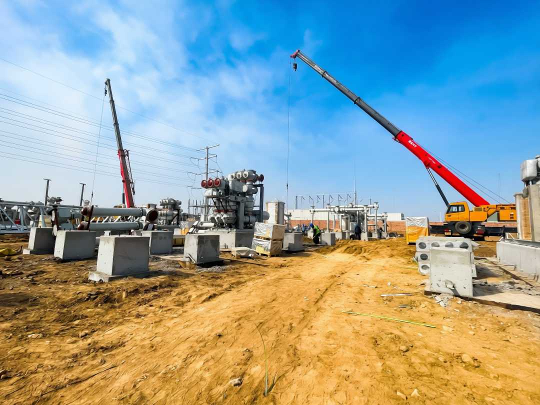 图为明阳威俊150万千瓦独立储能电站500千伏汇集站项目建设现场。王彩娟摄