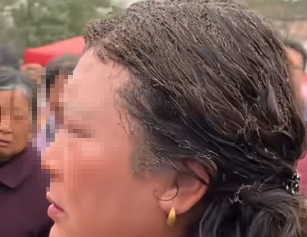 头发瞬间烧焦！这种气球是移动“炸弹”，千万别买→