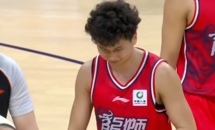 媒体人：张文杰将FMVP级别的赵继伟限制到7投1中 下赛季大有可为|篮板|CBA|国手|小将|罚球_手机新浪网