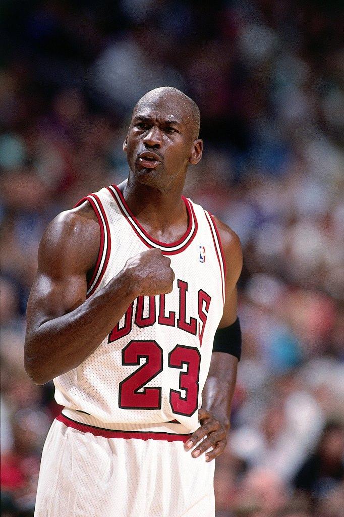 乔丹：退役就为远离篮球带给我的光环 这对我是巨大负担 我累了