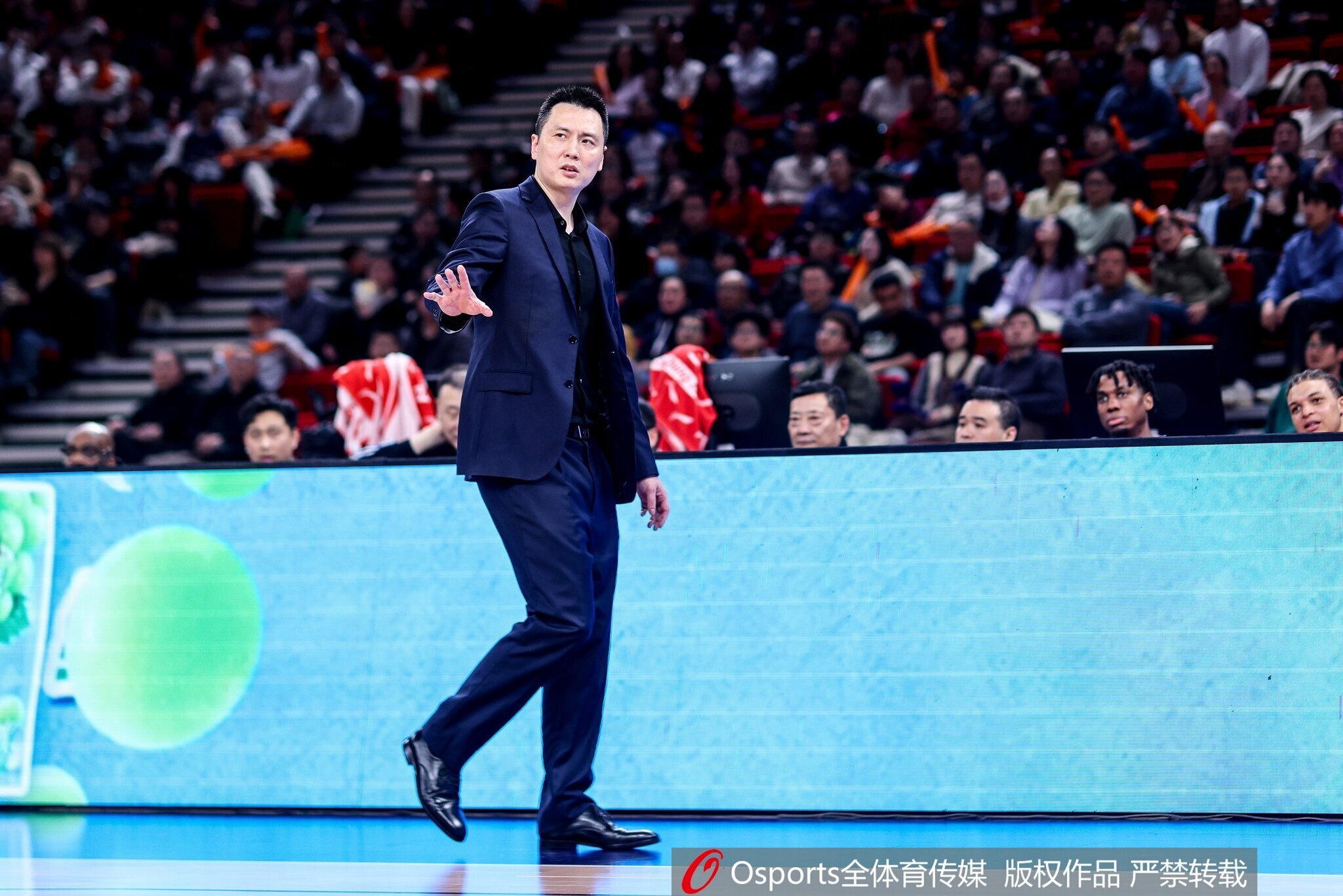 解说：上海现在阵容搭配空间巨大 球队确实越进化越强了