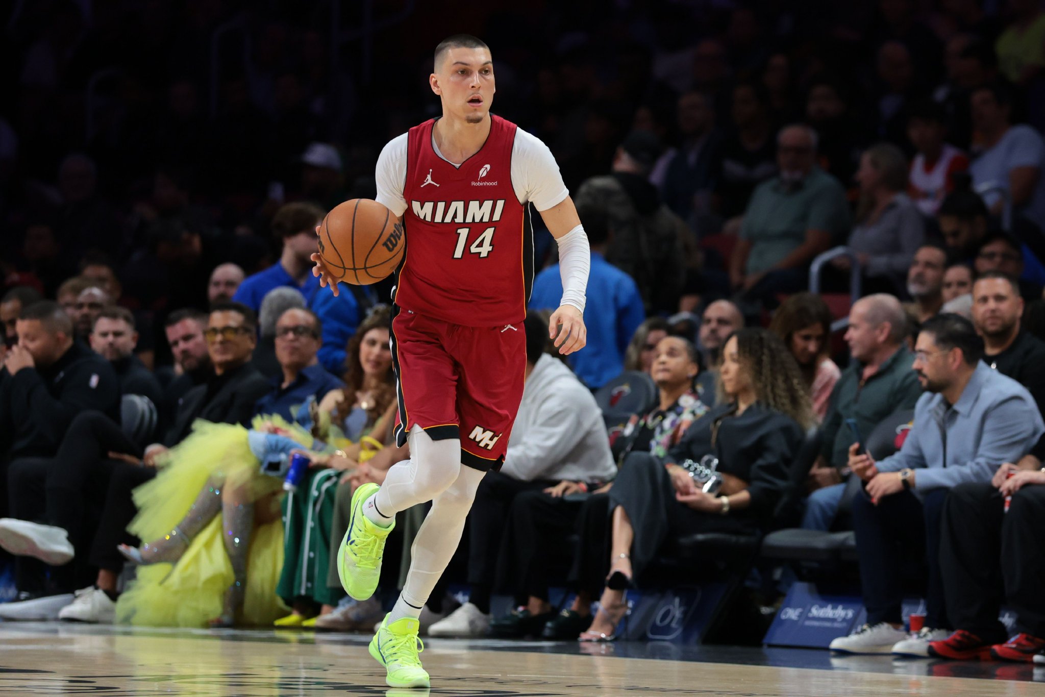 还得加把劲！希罗半场14中9&三分8中3砍下23分3助攻