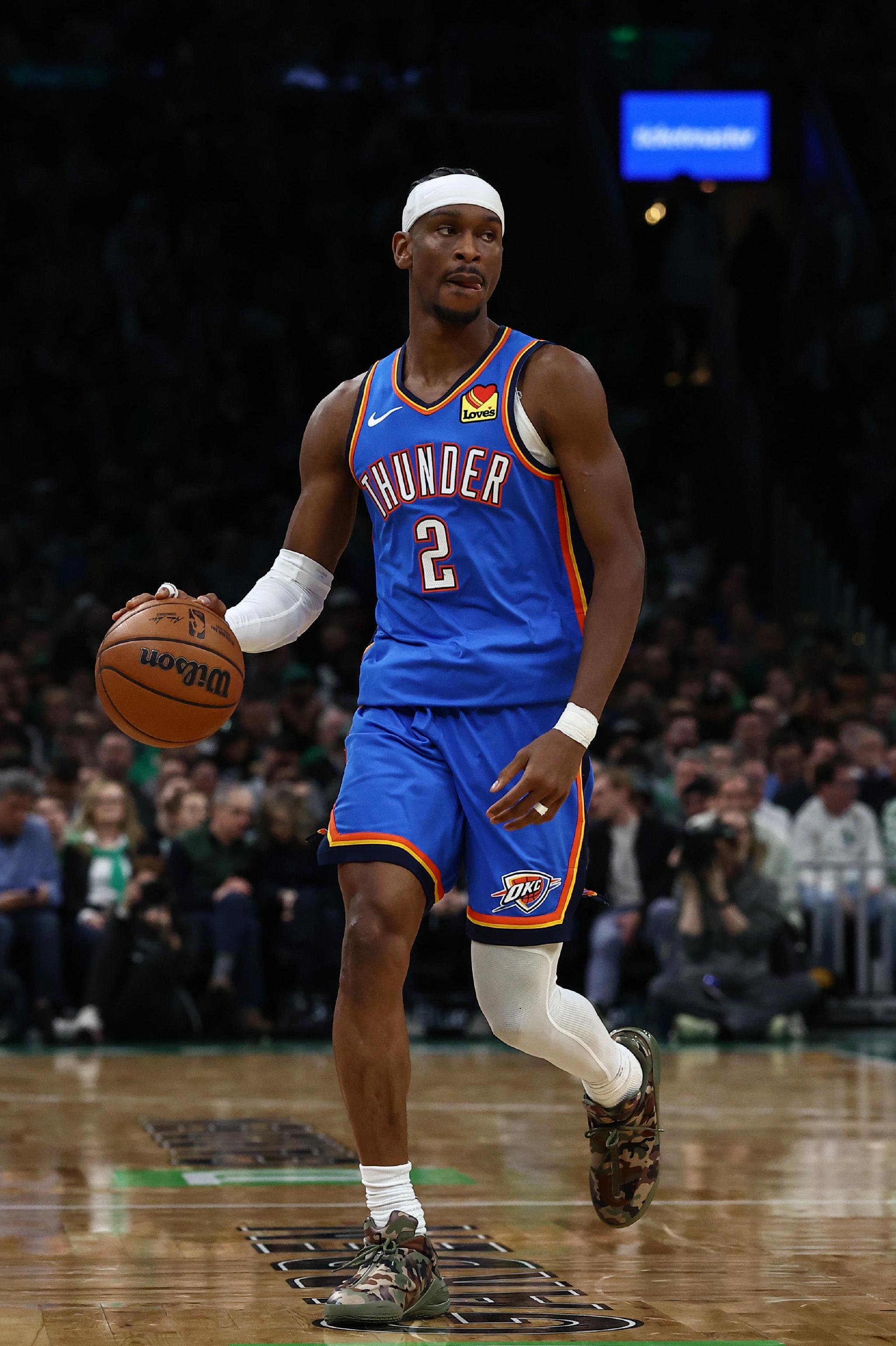 雷霆球迷扔进中圈投篮赢下2万美金 欲买下SGA新款战靴&获本尊回应