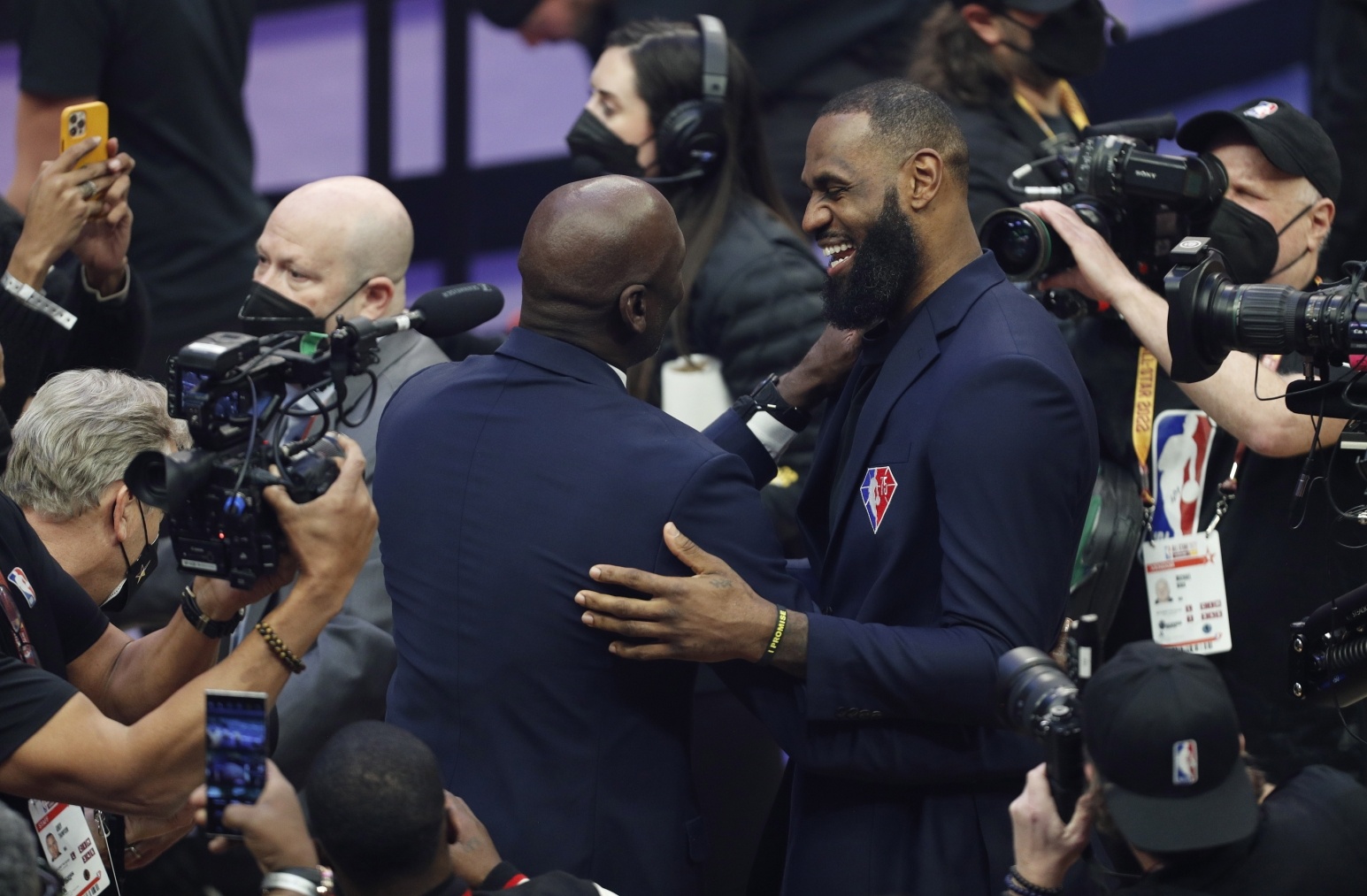 约翰·斯塔克斯：乔丹能帮助队友成长 詹姆斯只是将天赋聚在一起