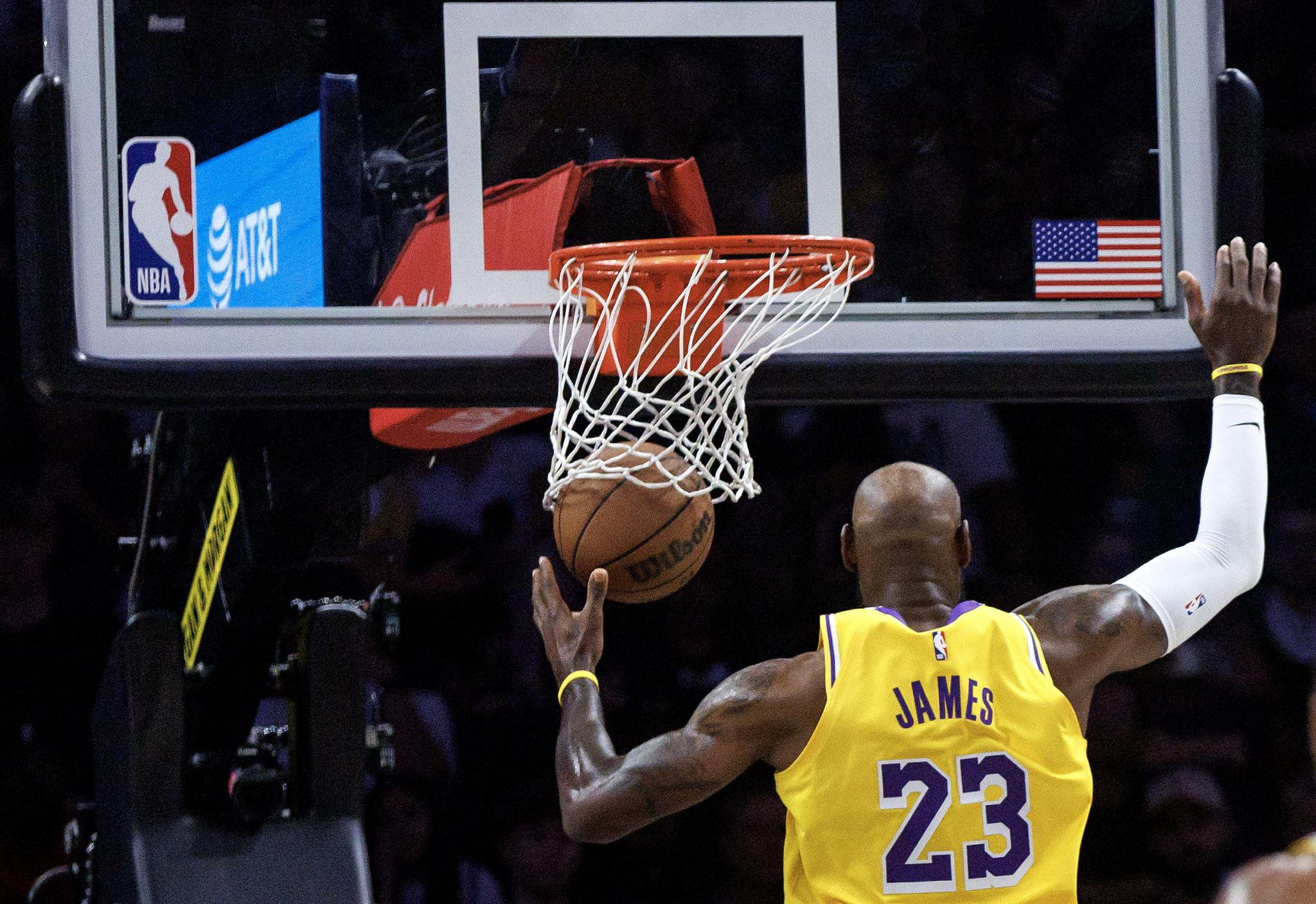 詹姆斯：我们要强势结束常规赛 不能跳过这个过程