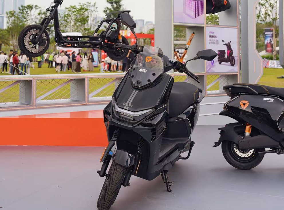 图片开端：雅迪官方微博截图