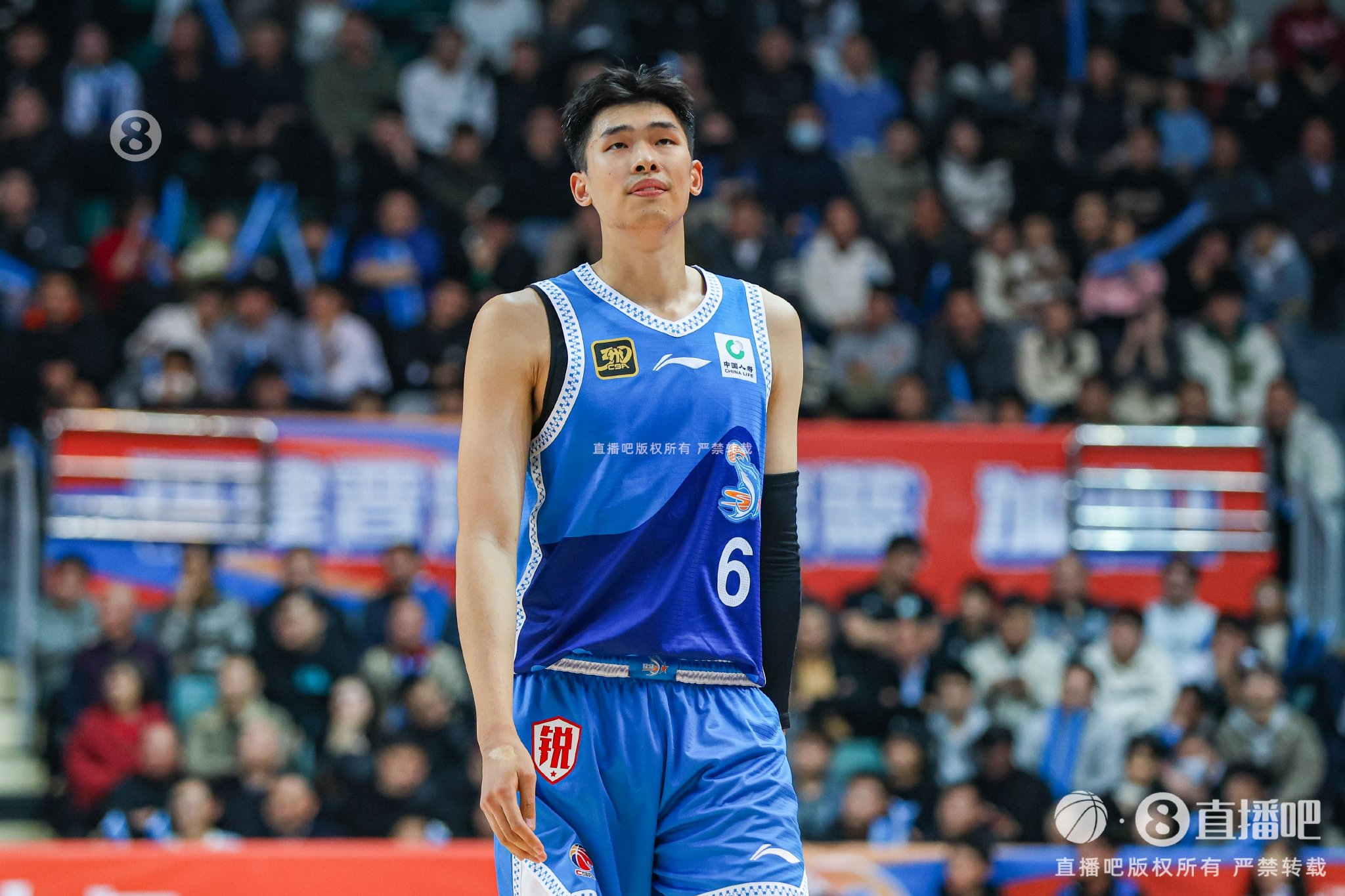 虎头蛇尾！邹阳全场仅休12秒 10投7中得16分4板1助2断&下半场4中1