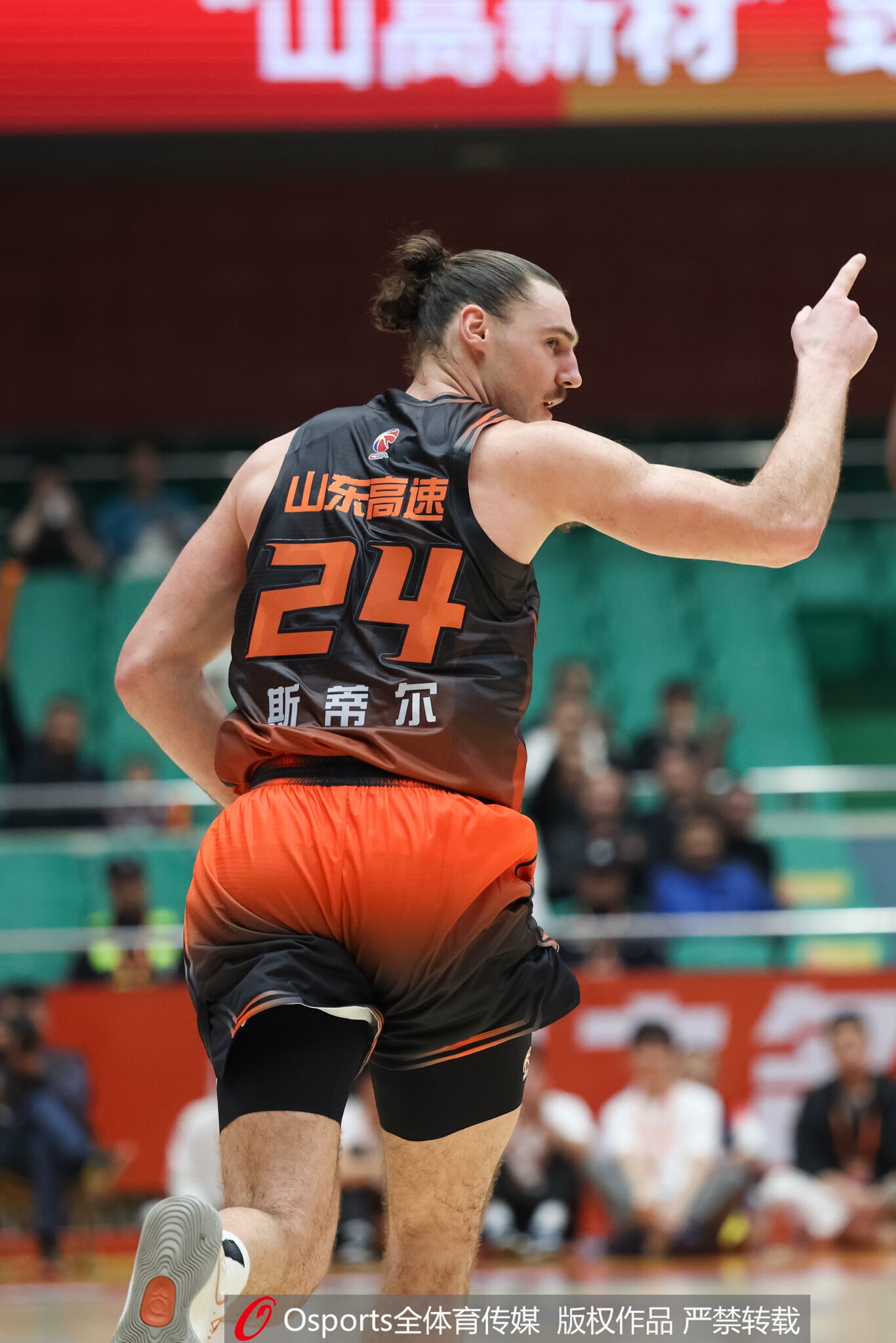 实用！斯蒂尔18分钟9中7砍下24分7板 罚球9中9