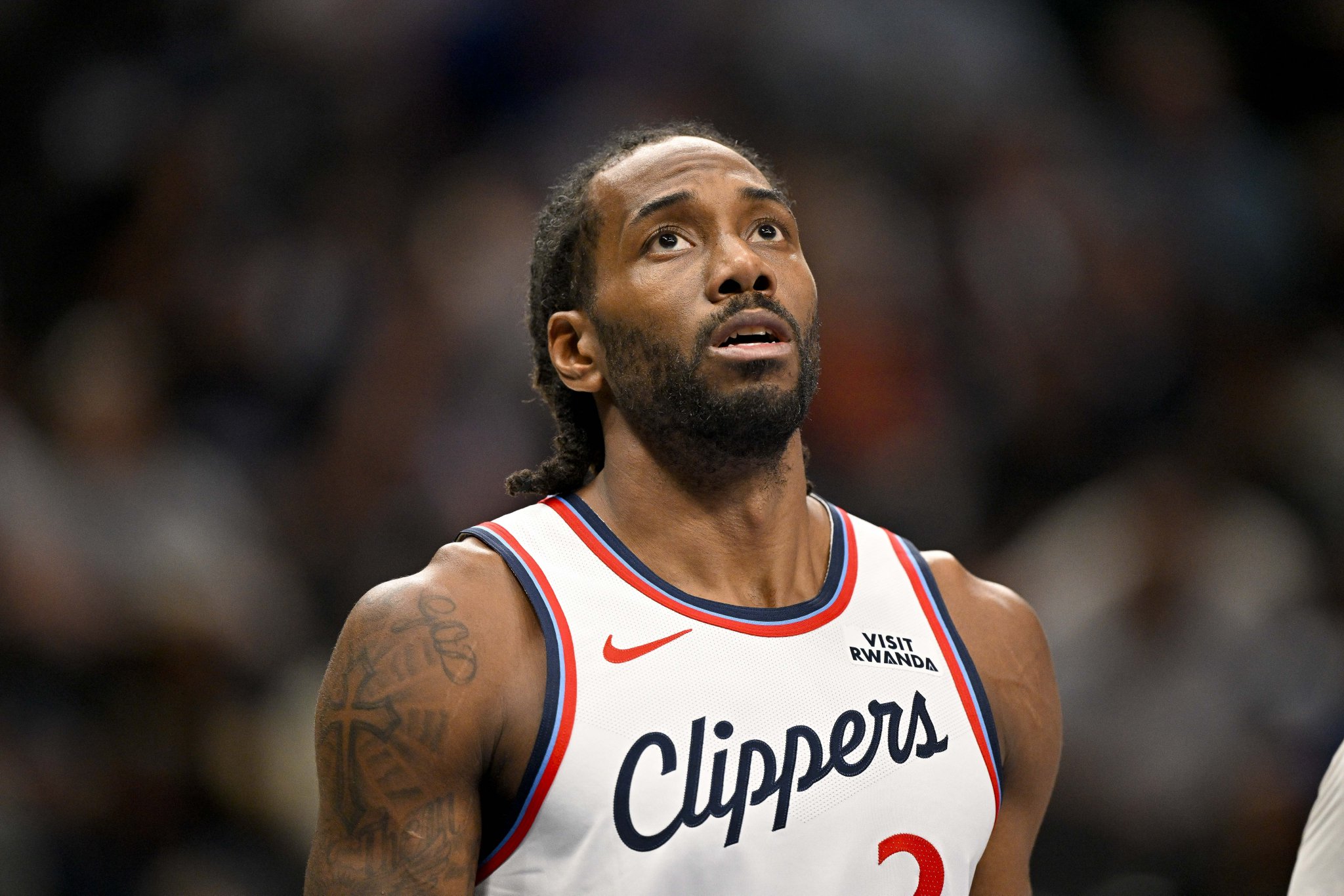 今天没手感！伦纳德上半场8中3&三分3中0仅得8分3板