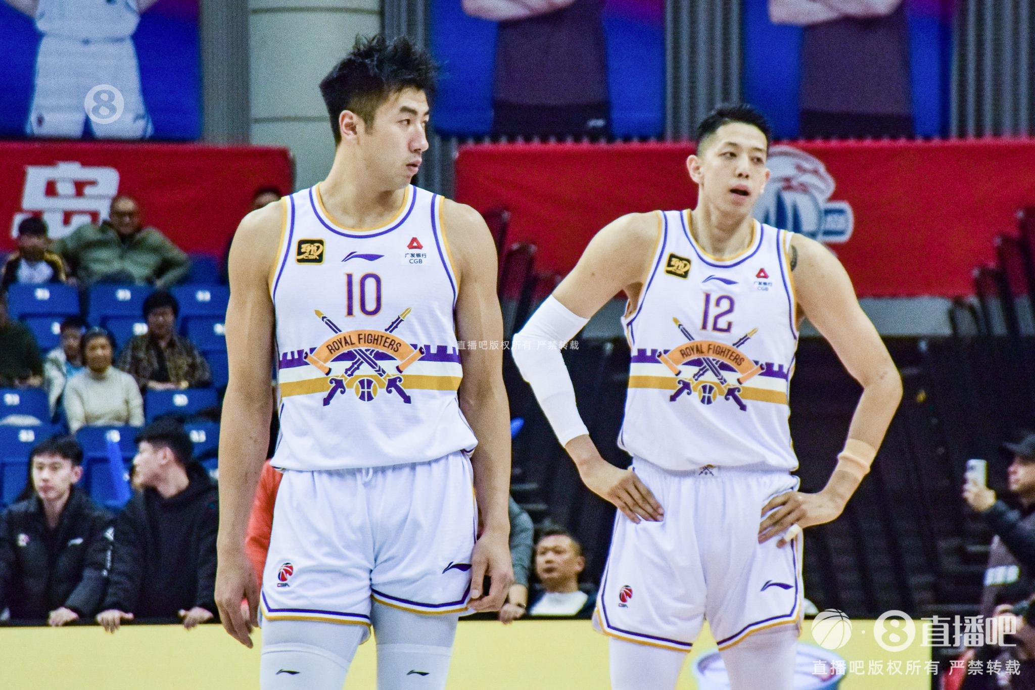 双塔可以！邹雨宸&沈梓捷合计21中11砍下29分15篮板