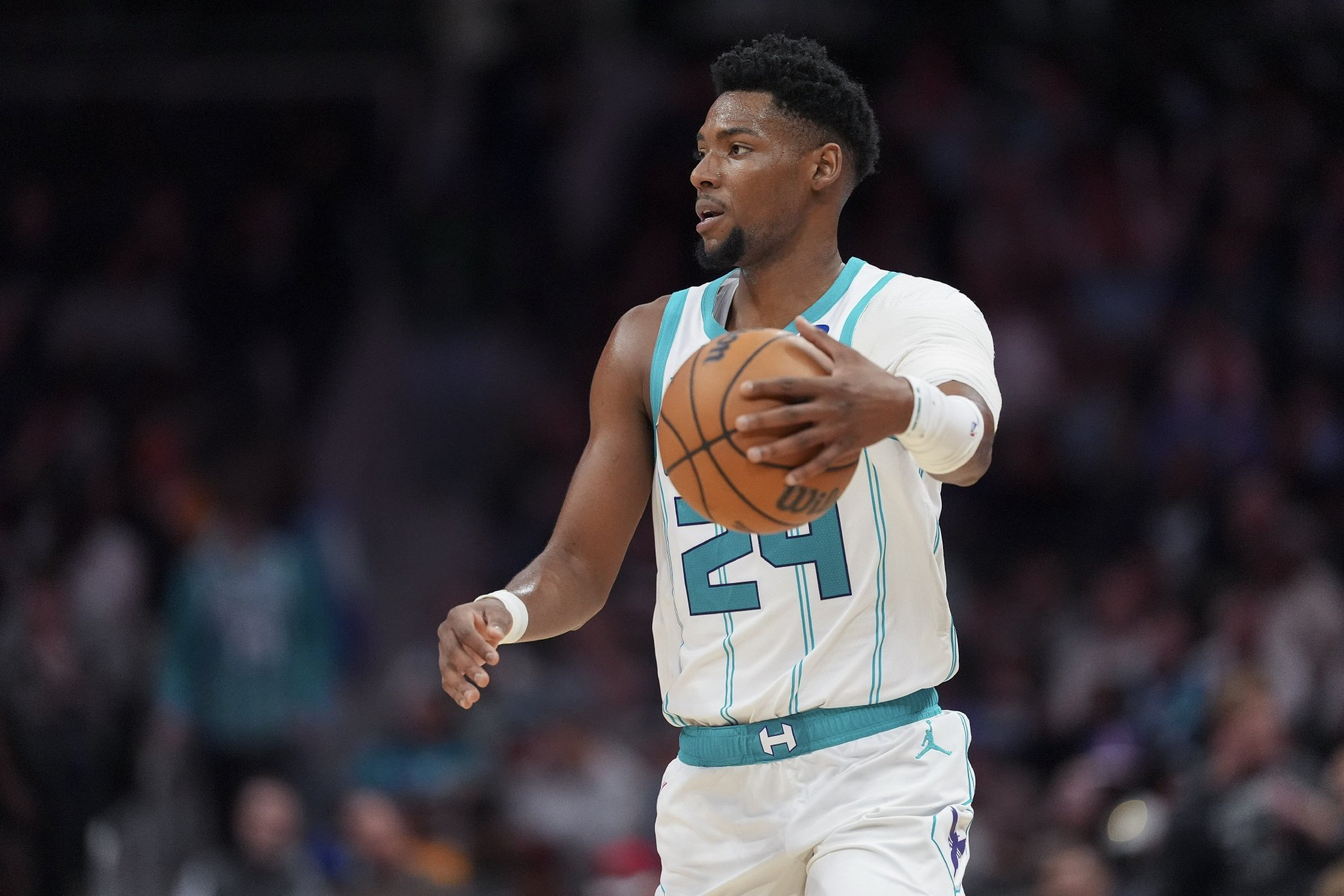 手感好得多攻！布兰登·米勒打满首节 5中5&三分3中3轰下16分！