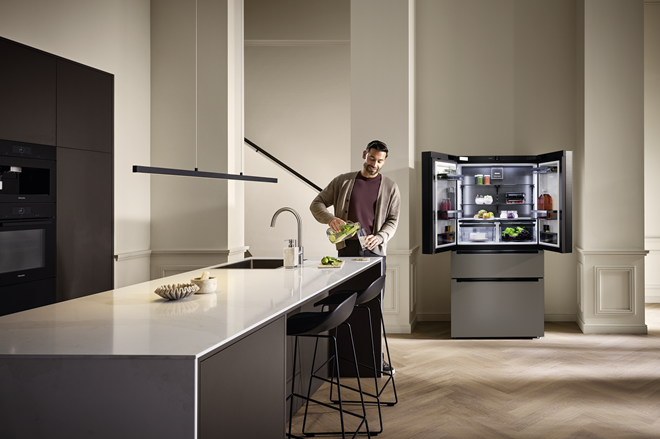 美诺KFFD 6867冰箱：法式多门设计结合高品质玻璃面板，搭载创新PerfectFresh Active动态润活保鲜技术