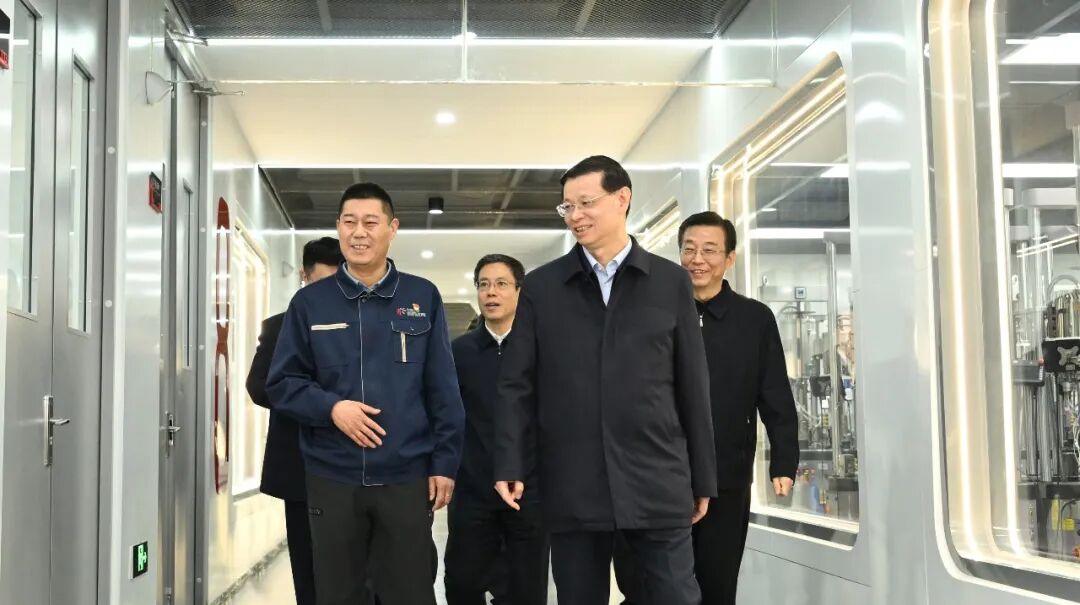 省委书记许昆林来到钢研纳克（沈阳）检测技术有限公司，了解企业技术能力、服务范围等情况。