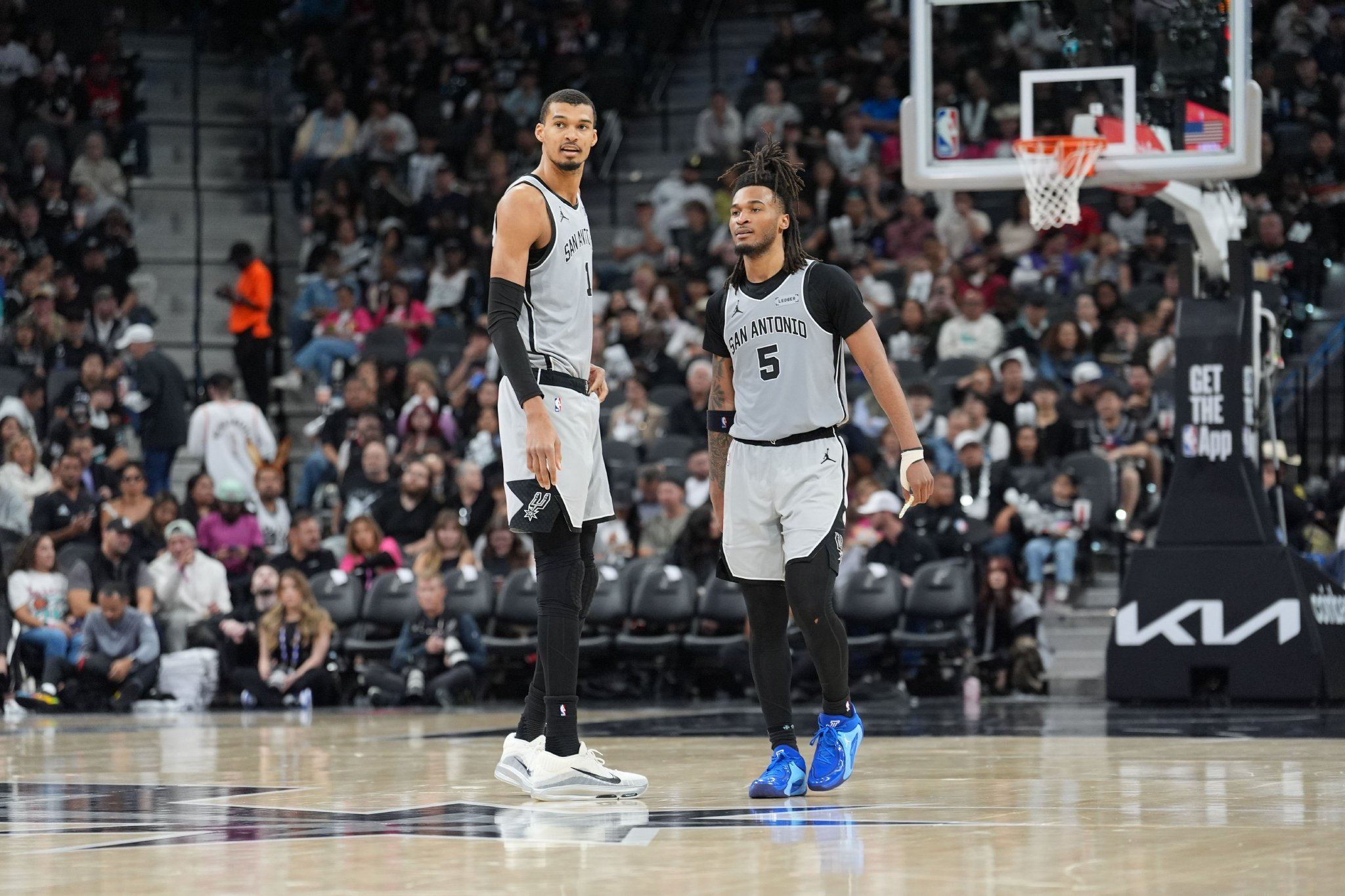 51区组合！文班&卡斯尔十连胜期间 场均合砍44.1分19.5板13.5助