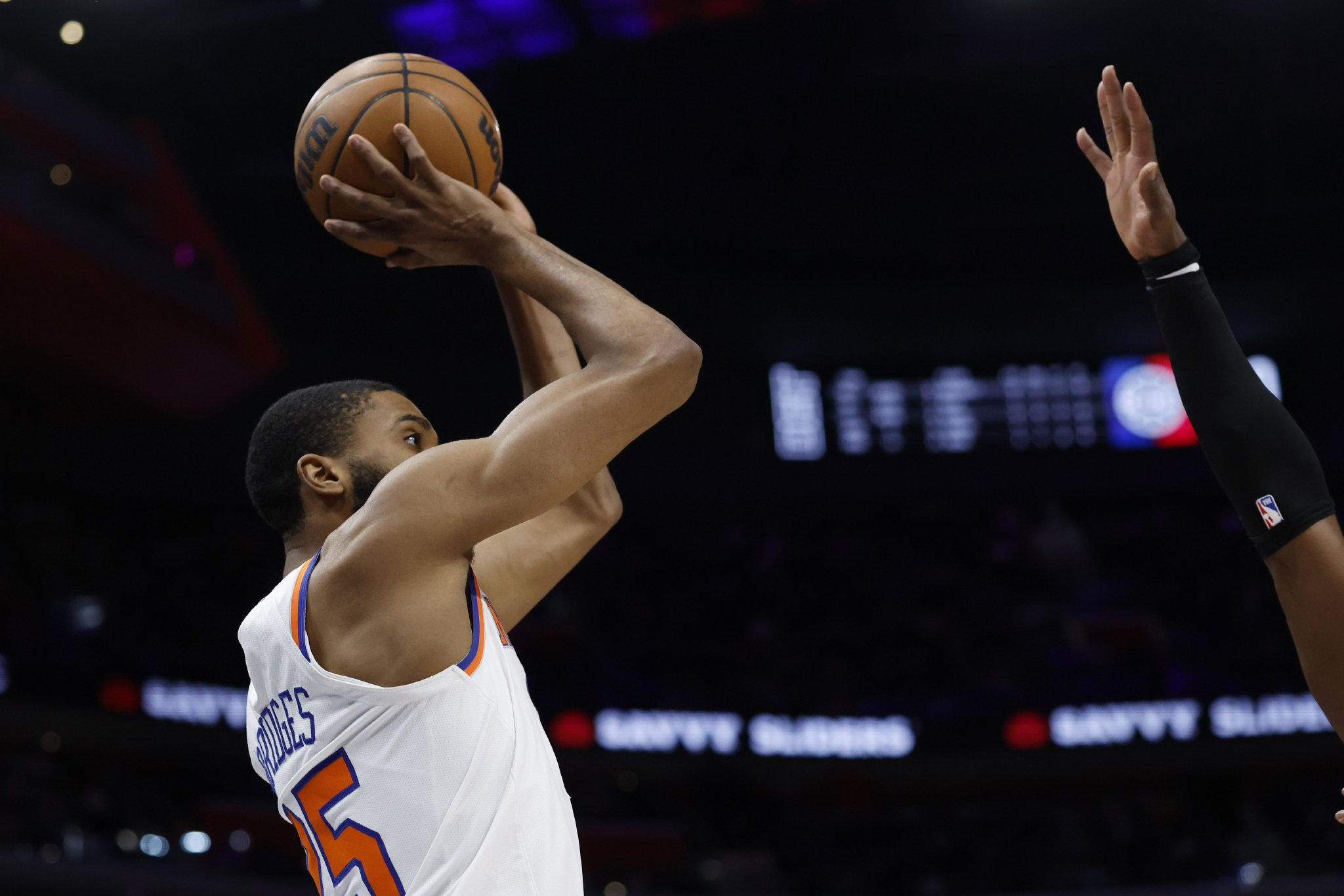 就干得分一件事！布里奇斯半场8中6得到17分 三分4中2&罚球3中3