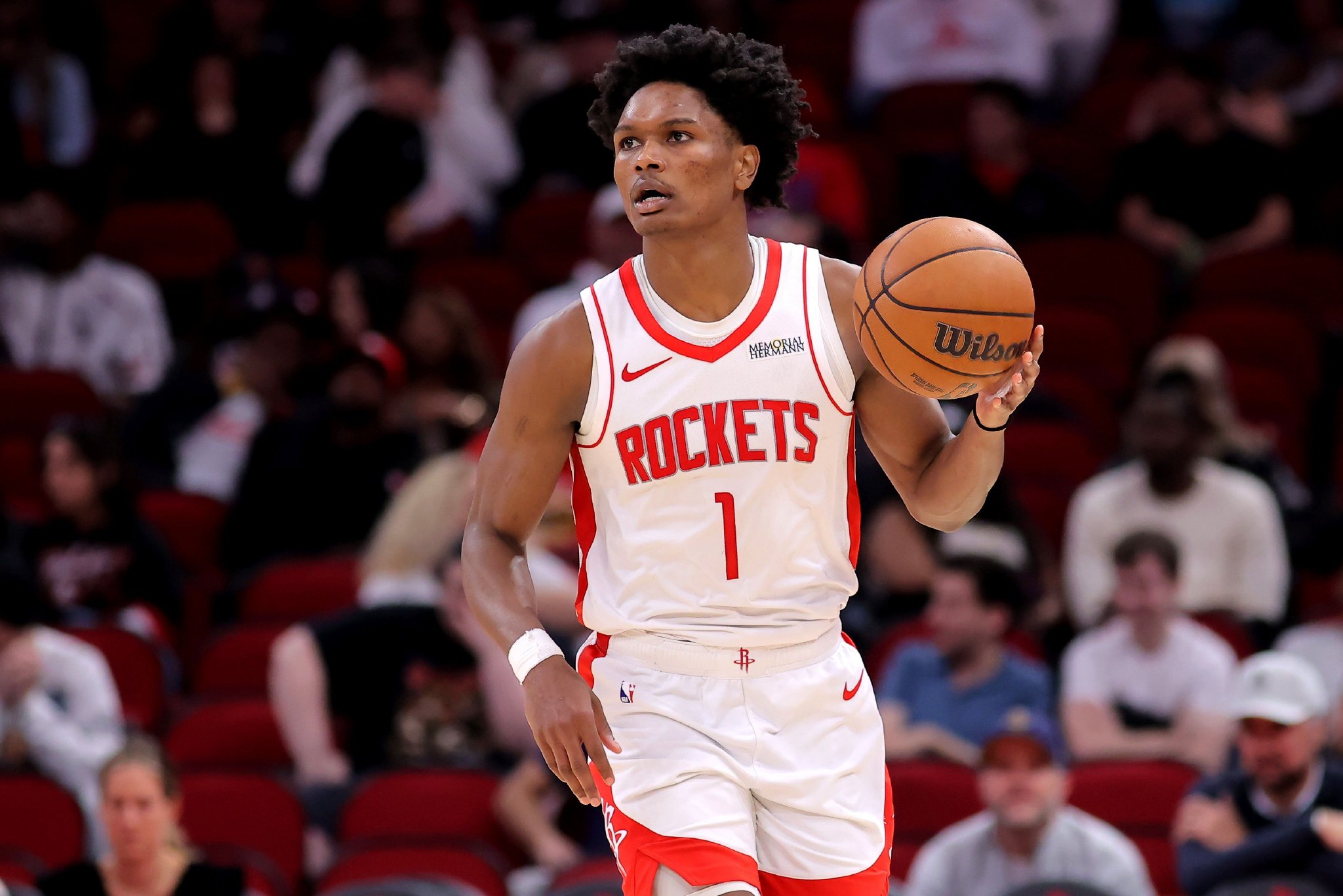 今天很稳！阿门10中5拿下18分9板6助2断&4前场板 0失误