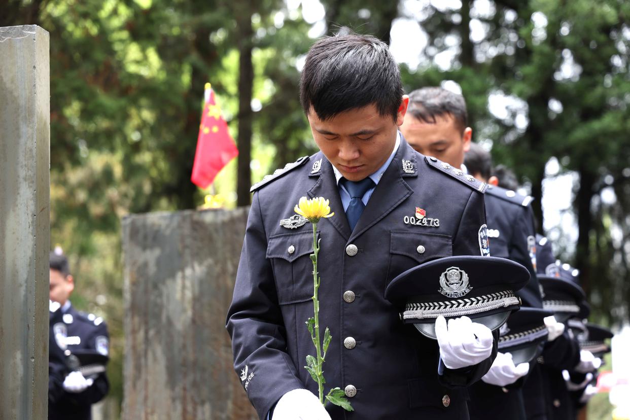 贵州锦屏县公安局开展“追寻2026·清明祭英烈”活动_新浪财经_新浪网